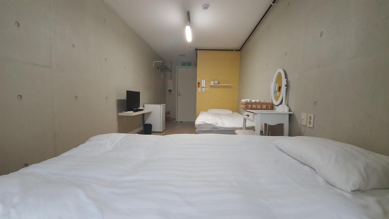 Atelier Hostel Санчхон Екстер'єр фото